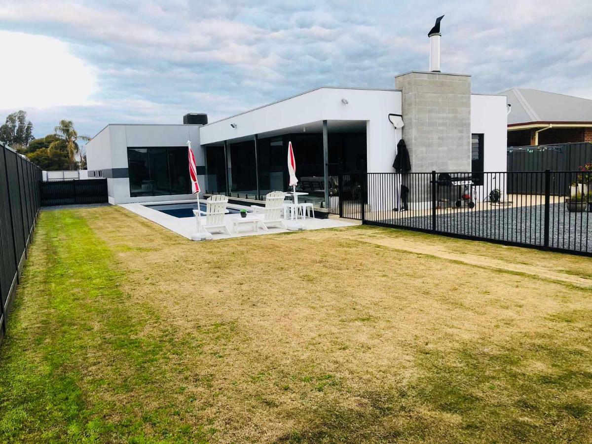 The Sinatra Holiday House - Couples Retreat Mulwala Zewnętrze zdjęcie